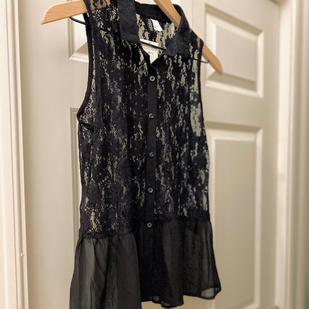 H&M | Sleeveless Lace Button-Up Top - Picture 3 of 9